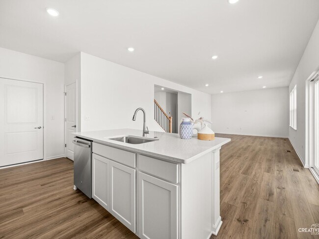 Building Photo - 385 Danforth Dr