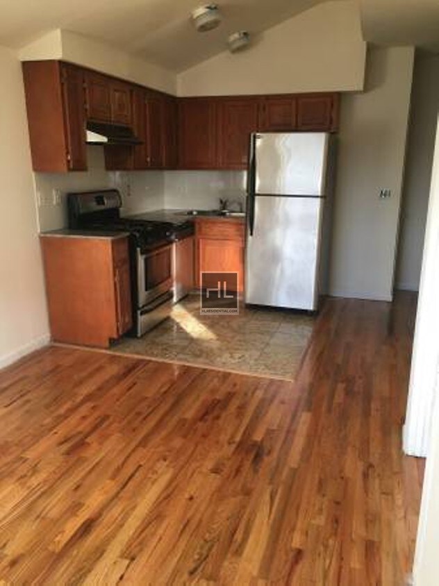 Foto principal - 37-31-37-69 69th St