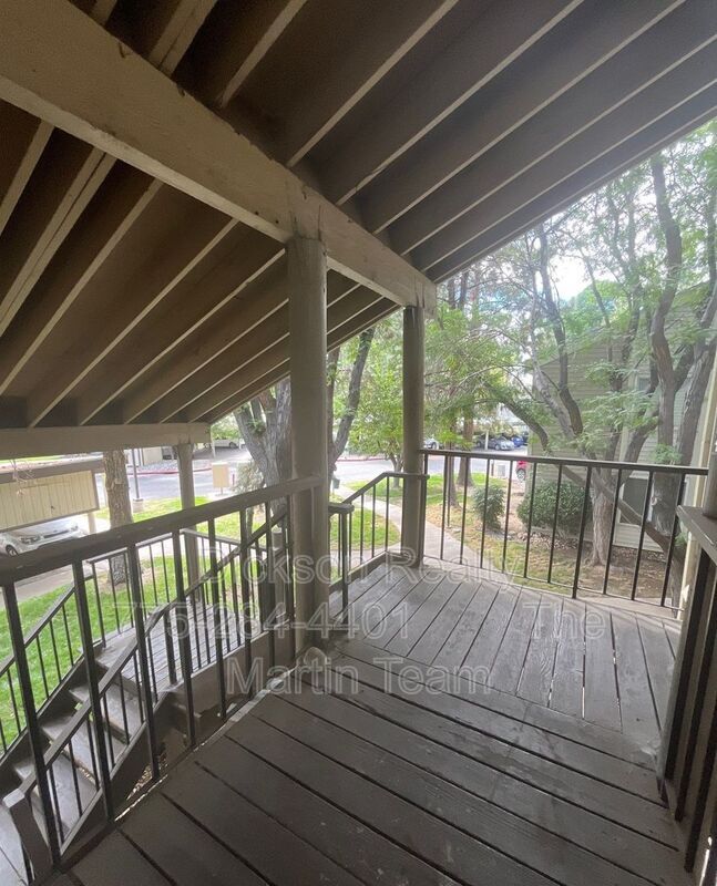 Foto del edificio - 2351 Roundhouse Rd