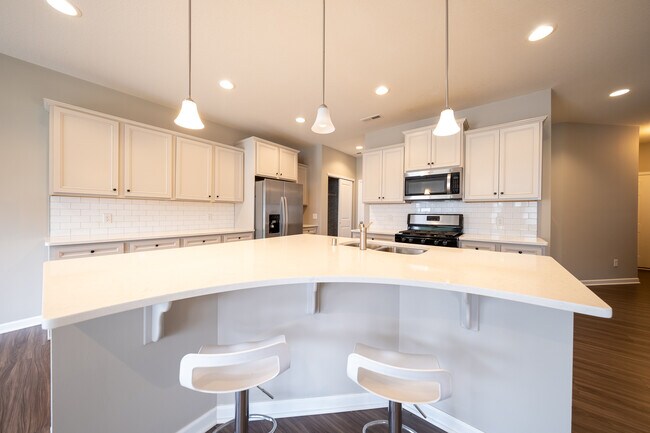 Building Photo - 724 Wildflower Ln