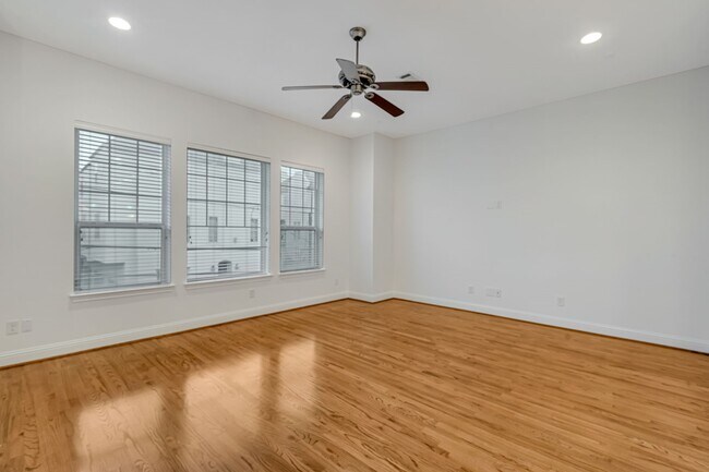 Building Photo - 2511 Sherwin St