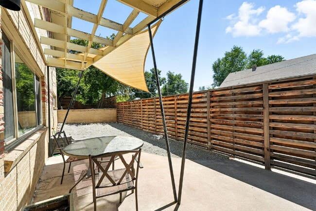 Photo - Great Property in the DU area! Apartment