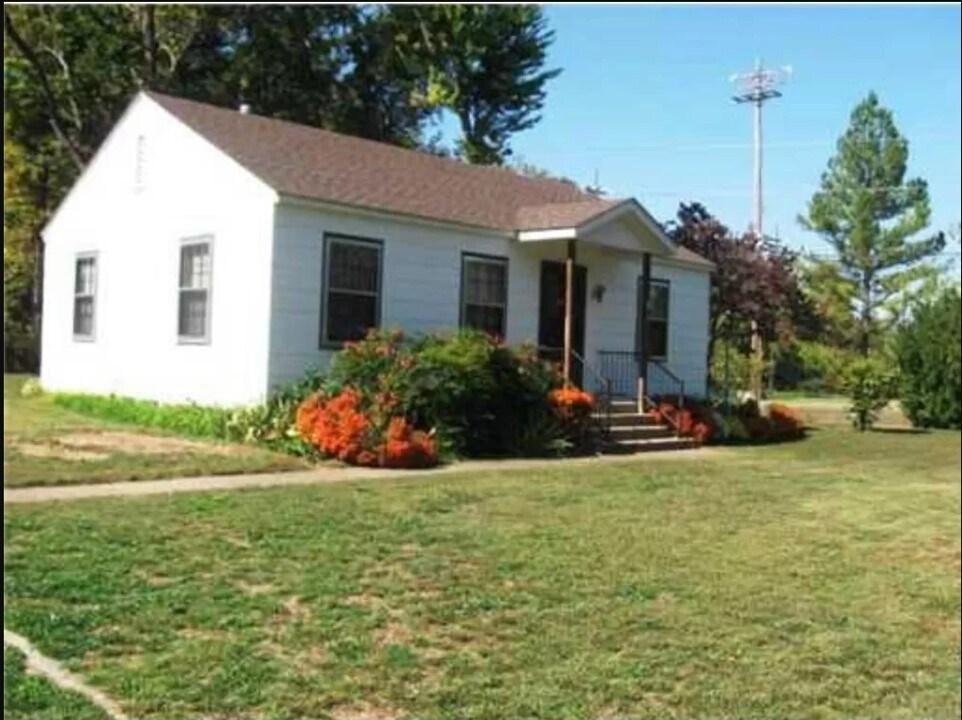 Building Photo - 214 Dogwood Plz