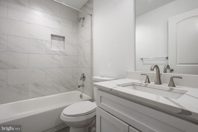 Foto del edificio - 2253 Papermill Rd