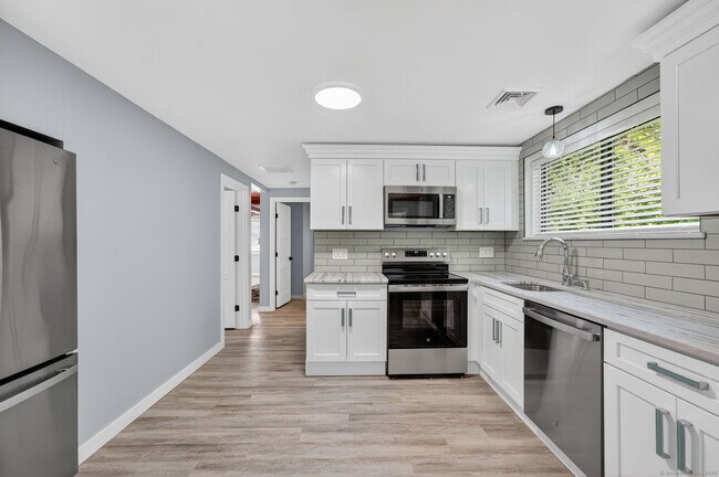 Foto del edificio - 39 Spring Glen Rd