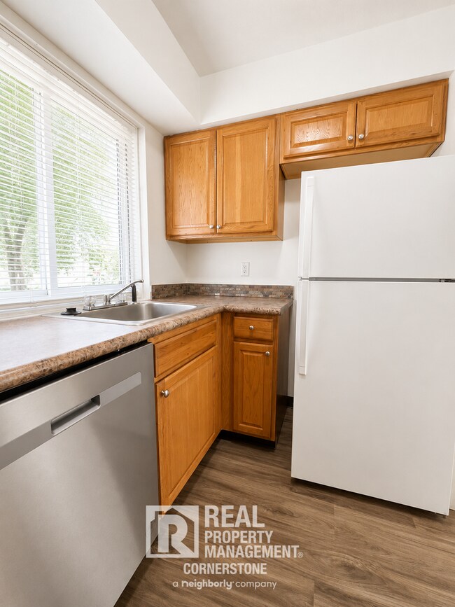 Foto del edificio - Spacious 2BR Townhome in Gull Lake Schools | Dog Friendly