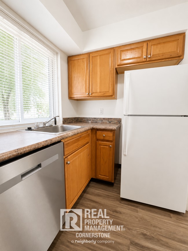 Building Photo - Spacious 2BR Townhome in Gull Lake Schools | Dog Friendly