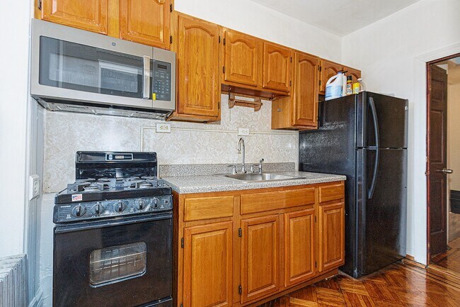 Building Photo - 455 MacDonough St
