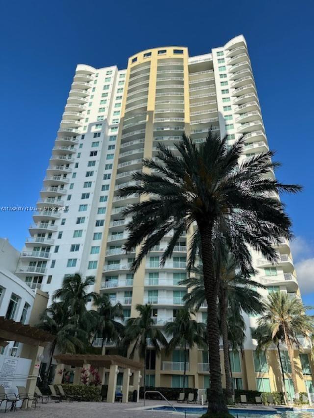 Building Photo - 1755 E Hallandale Beach Blvd