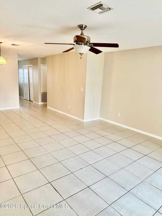 Foto del edificio - 335 Paradise Blvd