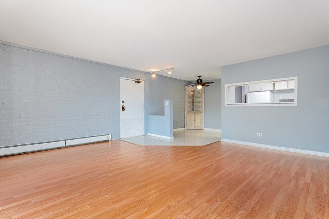 Building Photo - 208 E Bailey Rd