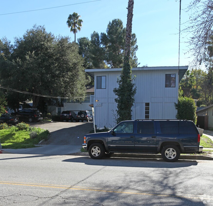 Foto del edificio - 133-135 Monterey Rd