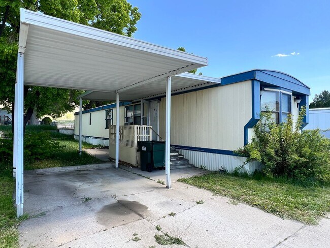 Building Photo - 2 Bedroom 1 Bath