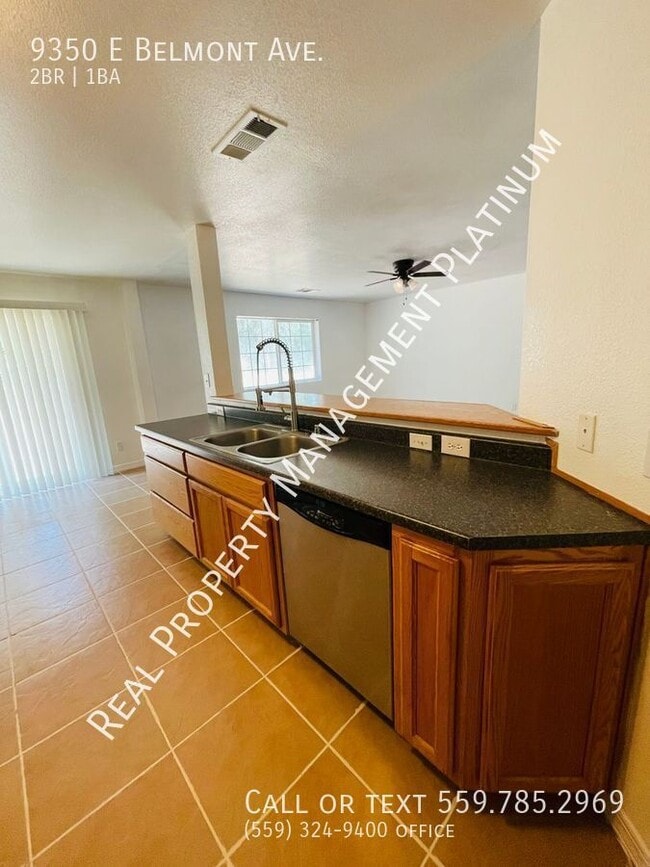 Foto del edificio - 9350 E Belmont Ave