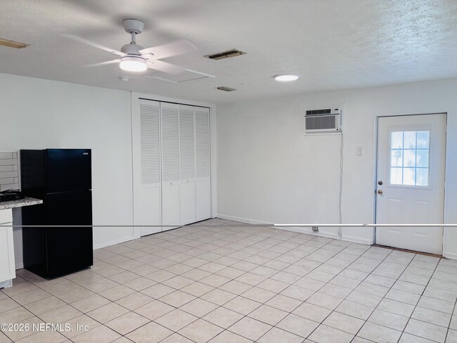 Foto del edificio - 8774 Country Creek Blvd