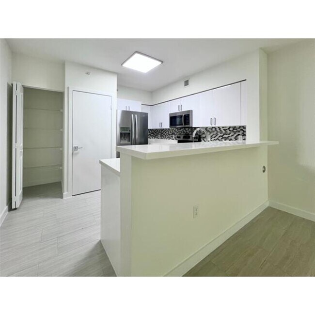 Building Photo - 601 NE 39th St