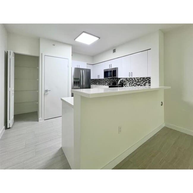 Foto del edificio - 601 NE 39th St