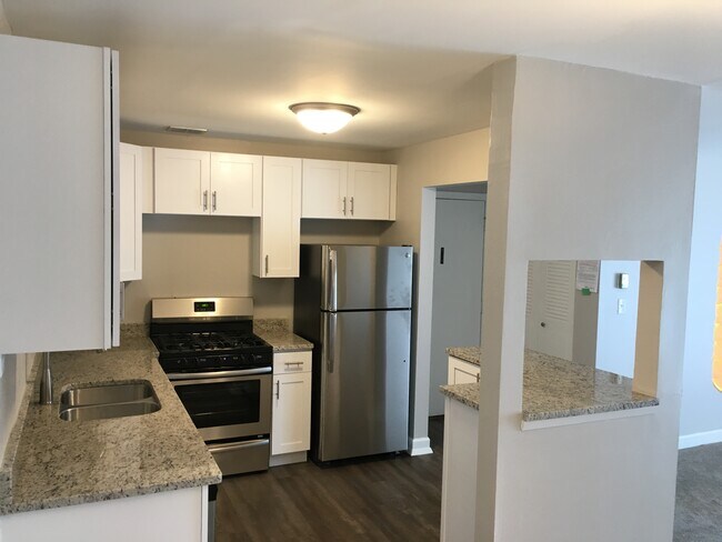 Foto del edificio - 9S120 Lake Dr