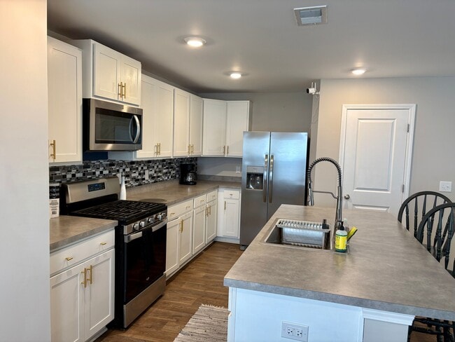 Foto del edificio - 194 Spencer Cir