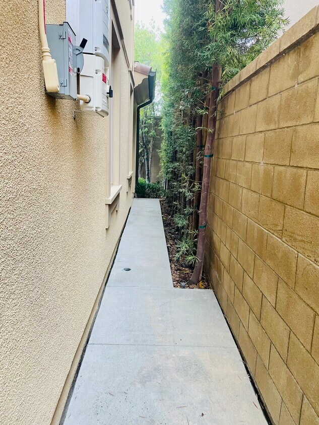 Side Entrance - 58 Lupari