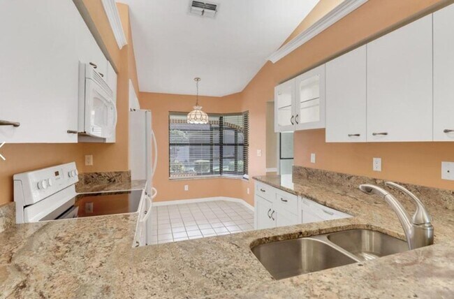 Foto del edificio - Regent Park | 2BR/2BA Condo with Pool Acce...
