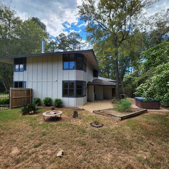 Building Photo - 18171 Meandering Way