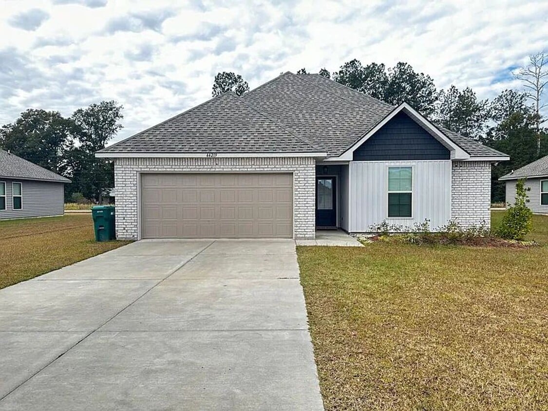 Primary Photo - BEAUTIFUL HOMES