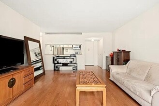 Building Photo - 377 Rector Pl