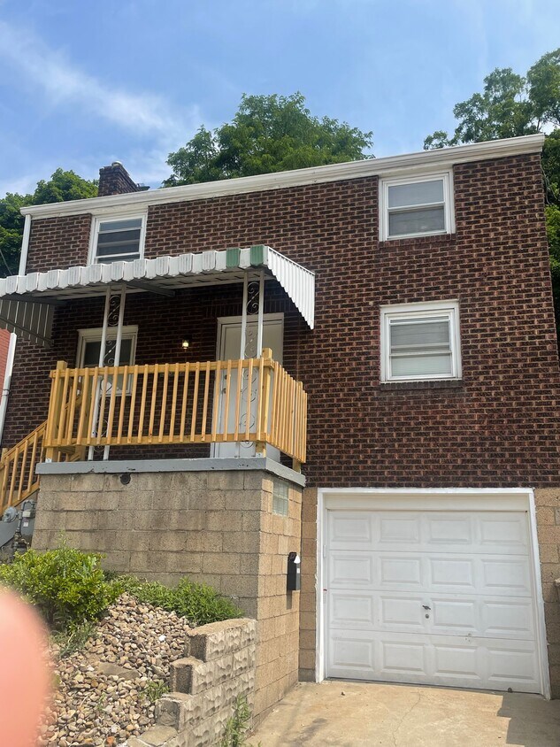 Primary Photo - 2657 Woodstock Ave