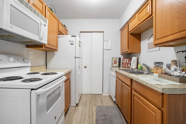 Building Photo - Lakeside Apartments