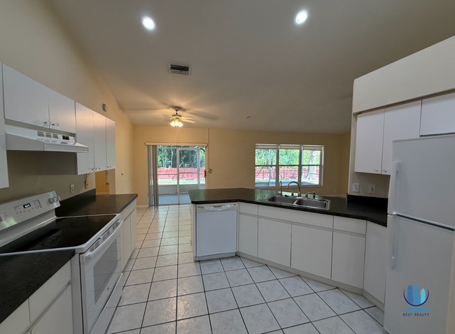 Building Photo - Beautiful 4 Bedrooms 2 Bathrooms Home for ...