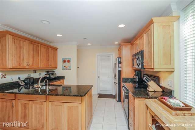 Building Photo - 2 Woodbine Pl