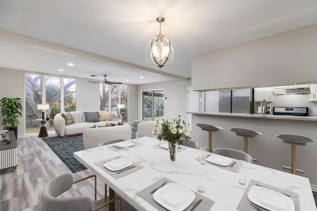 Foto del edificio - 7210 Grass Valley Dr