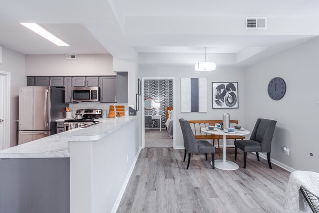 Building Photo - The Reserve at Glenbridge