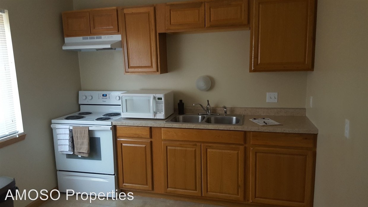 14 Bruce Dr, Florissant, MO 63031 Condo for Rent in Florissant, MO