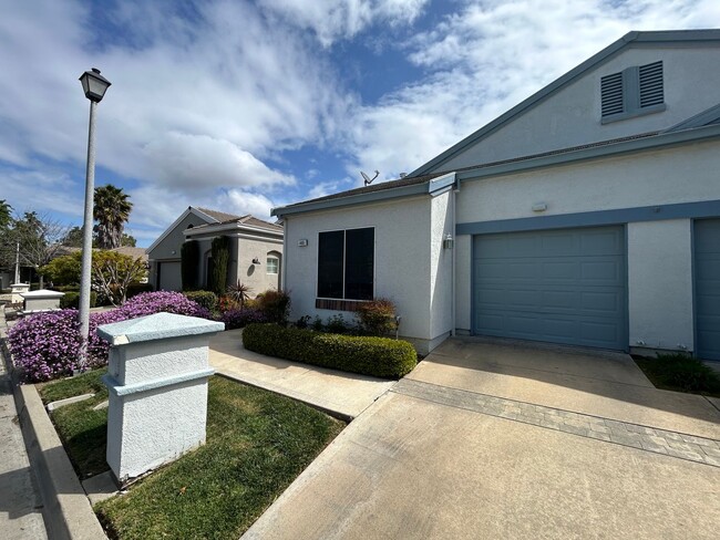 Building Photo - 460 Winesap Dr