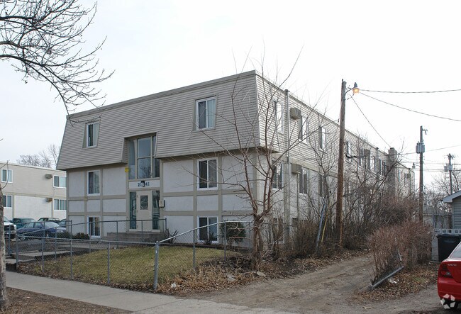 Foto del edificio - 2741 Pillsbury