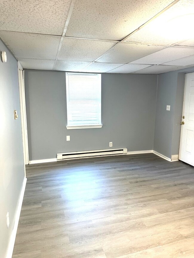 Building Photo - 257-259-259 W Elm St