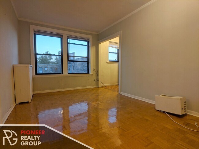 Foto del edificio - 737 W Belmont Ave