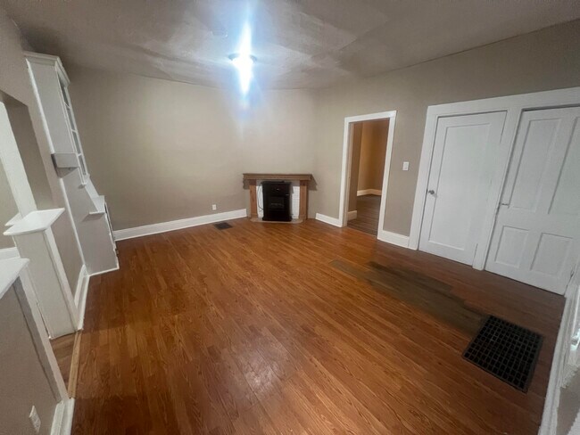 Living Room - 842 16th St