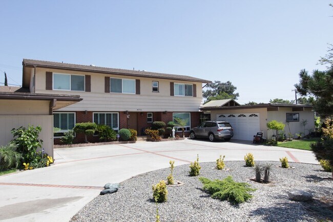 Foto del edificio - 8372 Bonnie Brae Dr