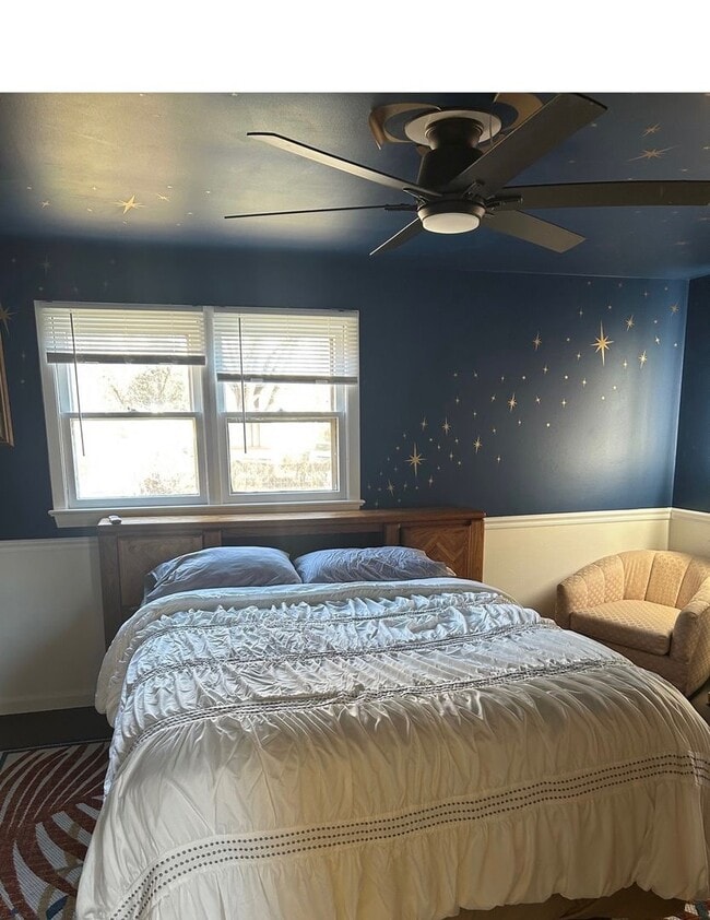 Foto del edificio - Two beds. One bath. Zero stress.