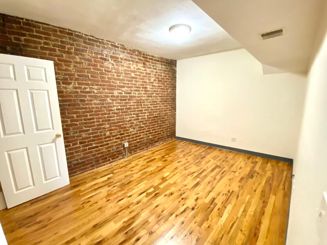 Primary Photo - 840 Huntington Ave