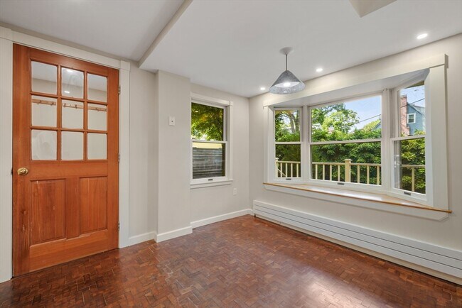Building Photo - 259 Mt Auburn St