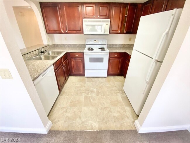 Building Photo - 811 Bass Dr