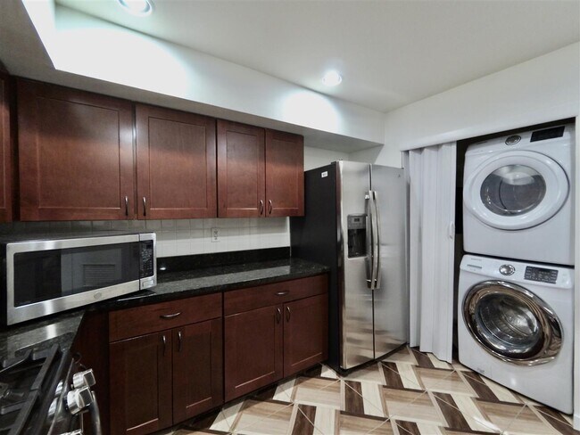 Foto del edificio - 728 Mainsail Ln