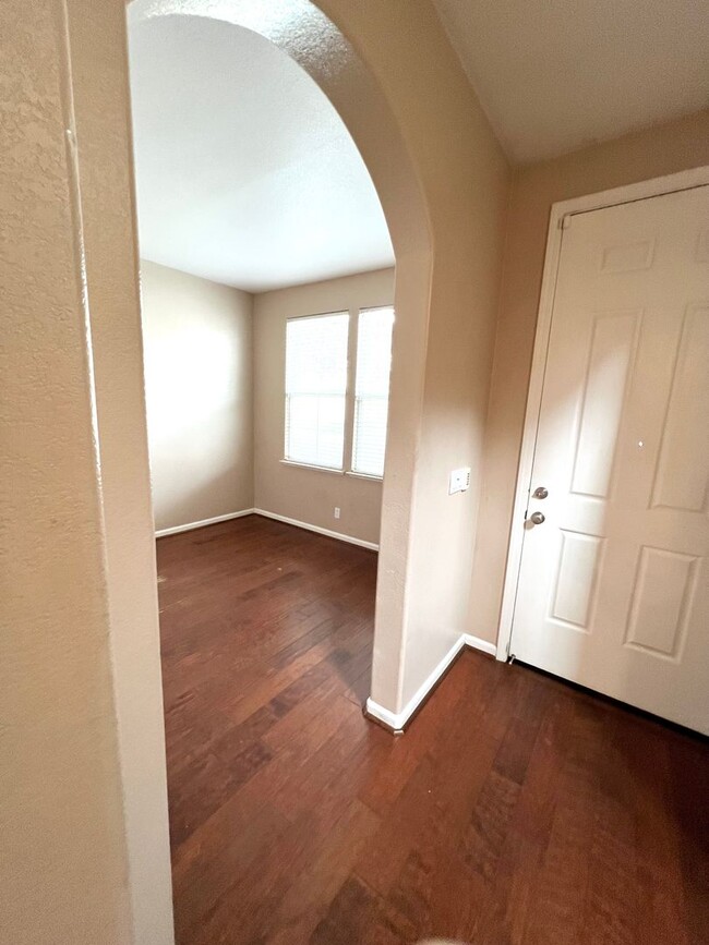 Foto del edificio - Modesto: $2529  3 bedroom 2.5 bath well ma...