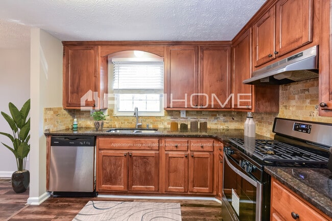 Photo - 2084 Kimber Trail (Stone Mountain, GA) House