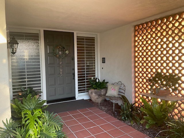 Building Photo - 2110 Vista Entrada