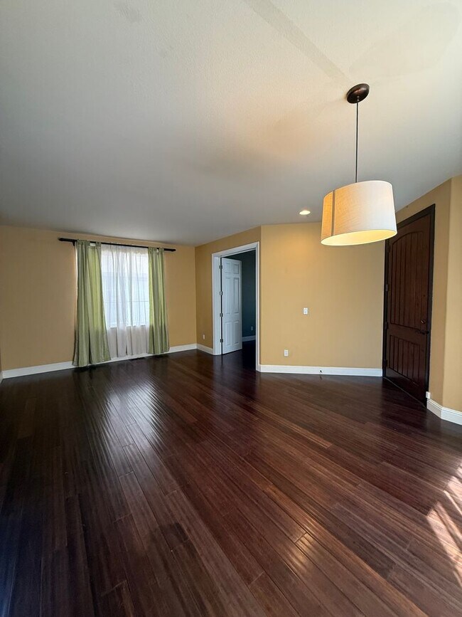 Foto del edificio - 3 Bedroom/ 2.5 Bathroom Home for Rent In S...